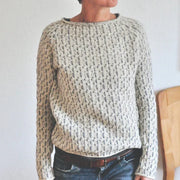 Victoria | Eleganter grauer Pullover mit U-Boot-Ausschnitt