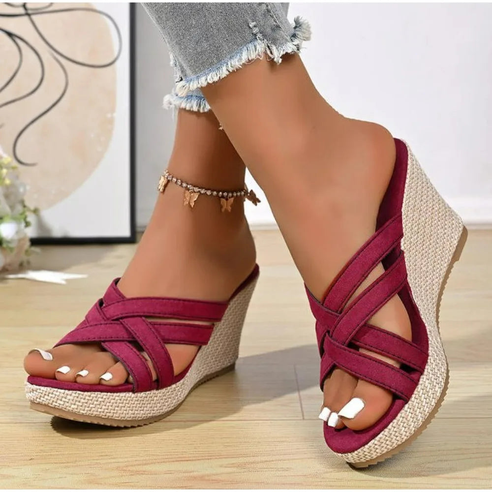 Adeline | Keilsandalen mit gekreuzten Riemen