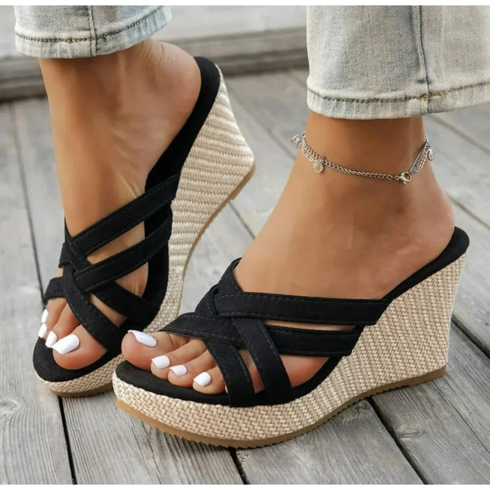 Adeline | Keilsandalen mit gekreuzten Riemen
